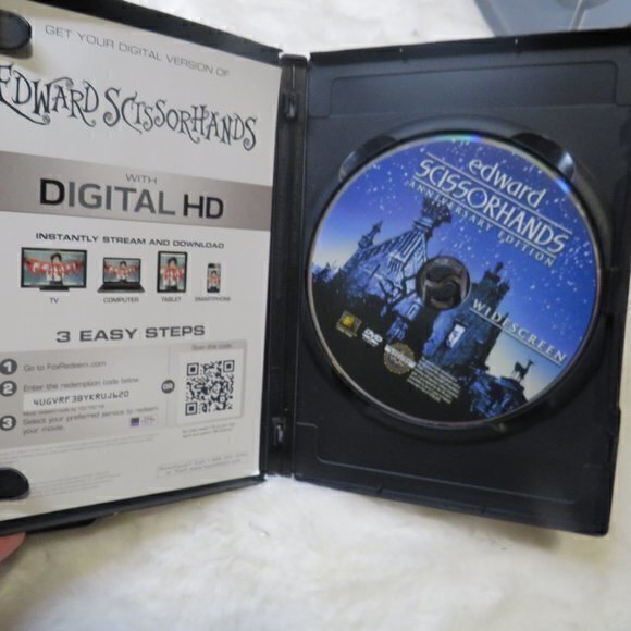 Johnny Depp DVD bundle Edward Scissorhands and Pirates of the Caribbean - Picture 5 of 6